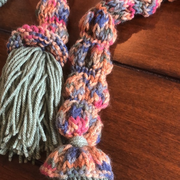 Girls Hand Knitted Hat and Scarf - Picture 6 of 6